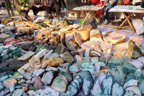 怎樣去緬甸買翡翠原石 在緬甸買翡翠原石要注意哪些