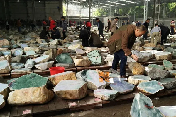 杭州哪里有翡翠原石交易 翡翠原石交易市场