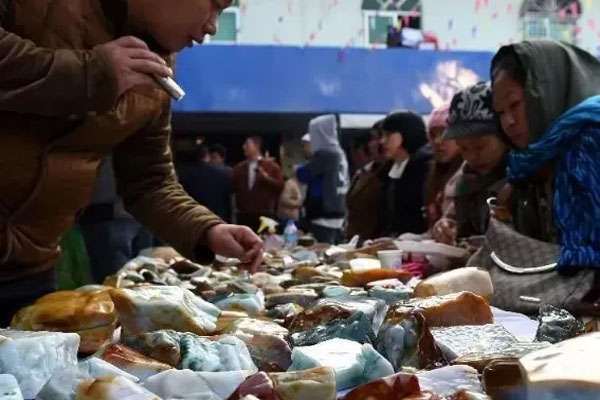 上海翡翠原石的市场在哪里 上海有卖翡翠原石的吗？