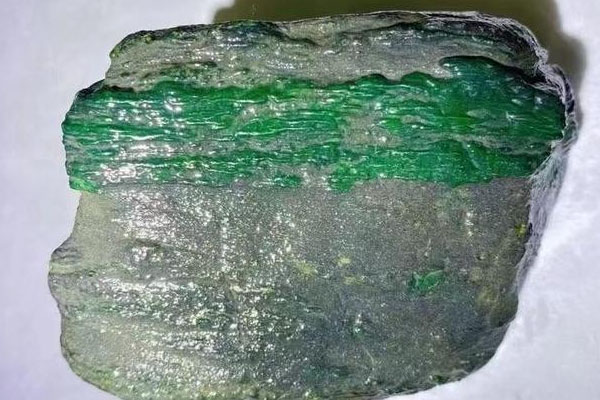 帝王绿翡翠原石价格表 帝王绿翡翠原石真的很贵吗？