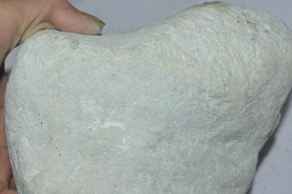翡翠原石如何分辨白瓷底 瓷底翡翠是什么？