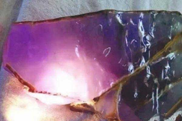 紫翡翠原石如何看好坏 紫色翡翠原石辨别品质的方法