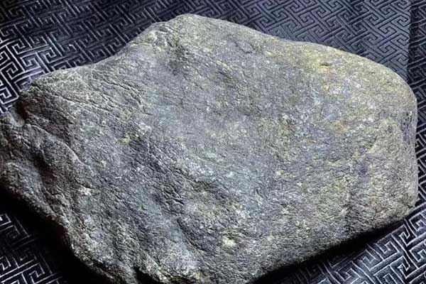 芒市山石翡翠原石种类特征有哪些 山石翡翠原石详解
