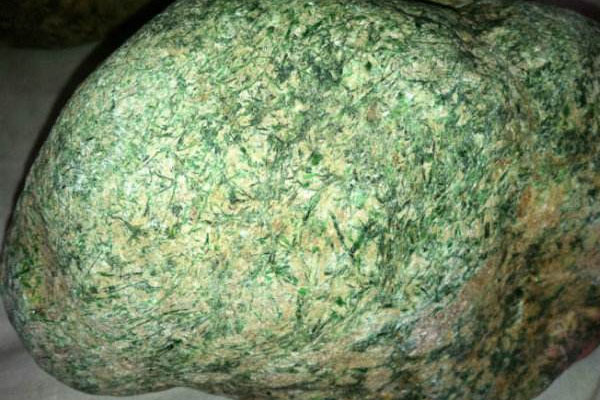 翡翠原石癣特点介绍 翡翠原石藓的种类