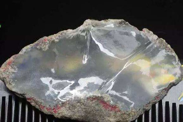翡翠玻璃种原石特点 玻璃种翡翠有价值吗？