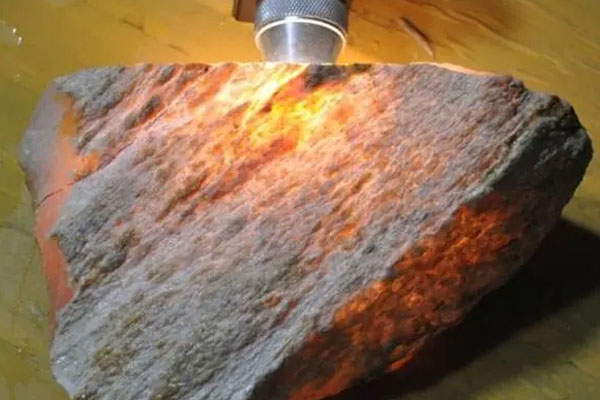 怎样用钢刷刷翡翠原石 翡翠原石如何清洗？