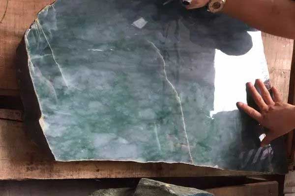 广西壮族自治区缅甸翡翠原石价格 广西翡翠原石多少钱
