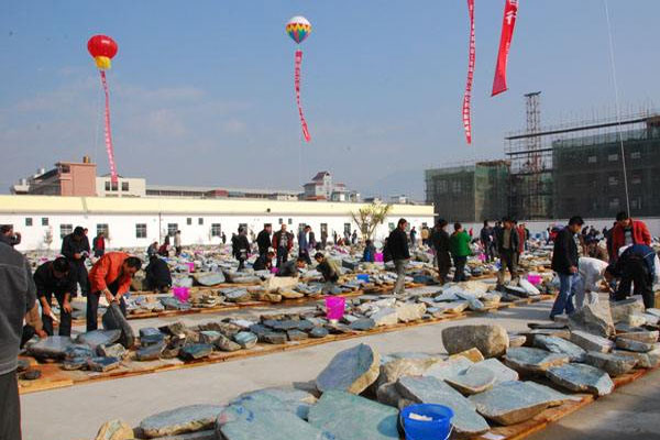 上海哪里有加工翡翠原石的地方 上海翡翠市场在哪