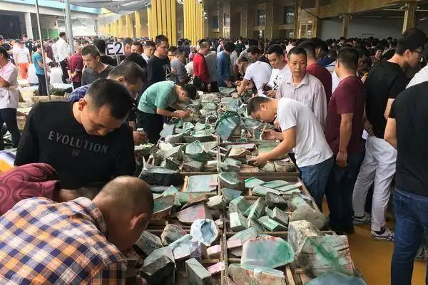 中国最大的翡翠原石市场在哪 国内翡翠原石市场分布在哪里