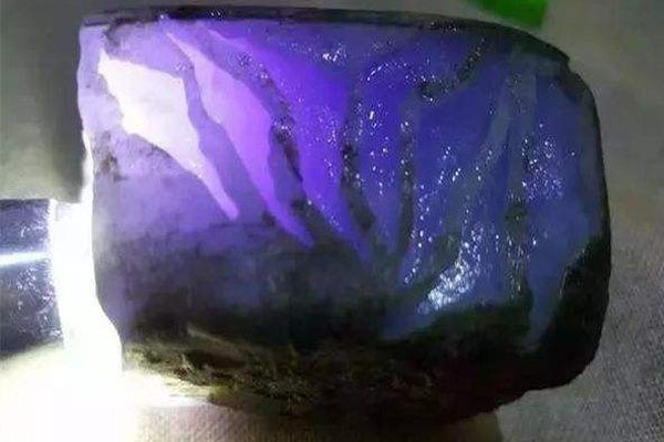 顶级紫罗兰翡翠原石价格 紫罗兰翡翠原石多少钱