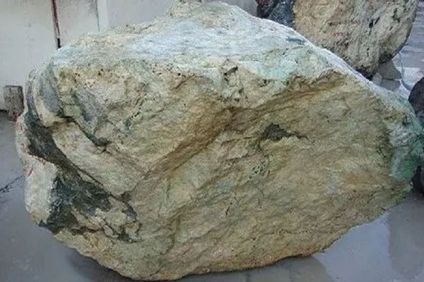 龙塘无皮翡翠原石的特点 翡翠原石的种类