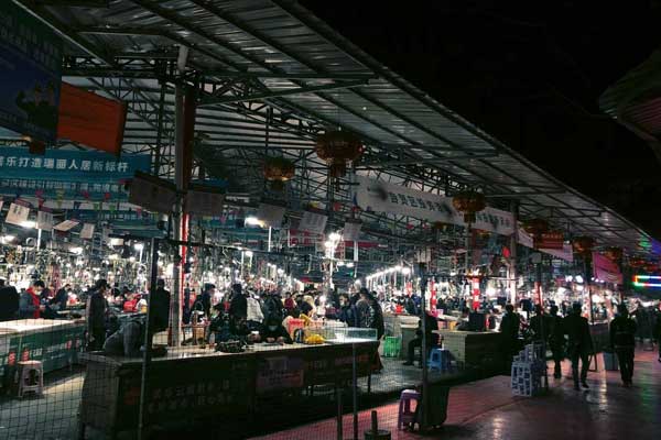 缅甸翡翠原石在哪有交易市场 中国五大翡翠原石交易市场