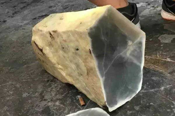 安徽冰种翡翠原石的价格 安徽的冰种翡翠原石多少钱一克
