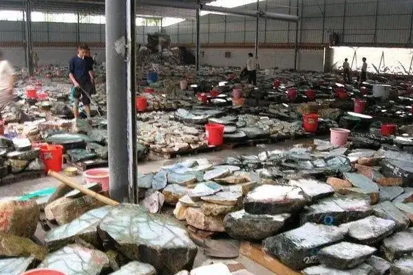 武昌翡翠原石交易市场在哪 武昌哪里能买到翡翠原石