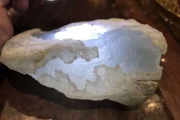 翡翠原石正冰一公斤多少价格 正冰翡翠多少钱