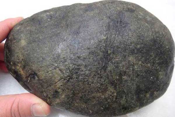 翡翠原石皮壳怎样形成的 翡翠原石皮壳形成的必备条件