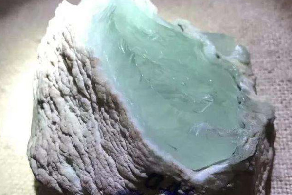 白皮木那翡翠原石怎样区分 冰种白皮翡翠原石有什么特点