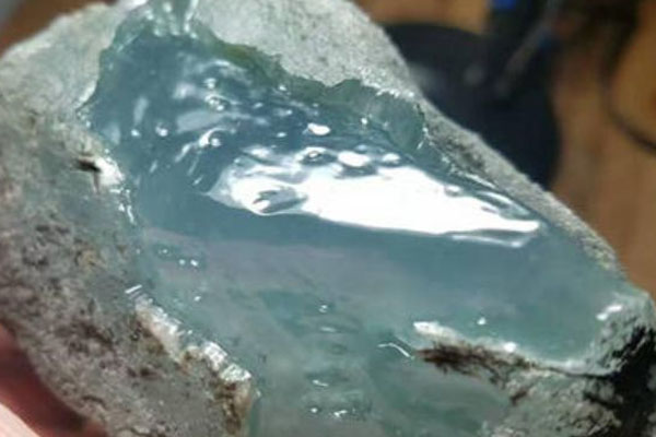 瑞丽冰种翡翠原石怎么保养 冰种翡翠保养要注意的事项