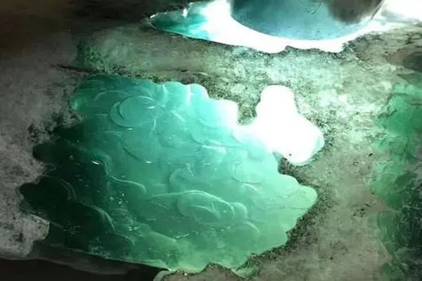莫西沙翡翠原石如何看种水 从哪方面去看