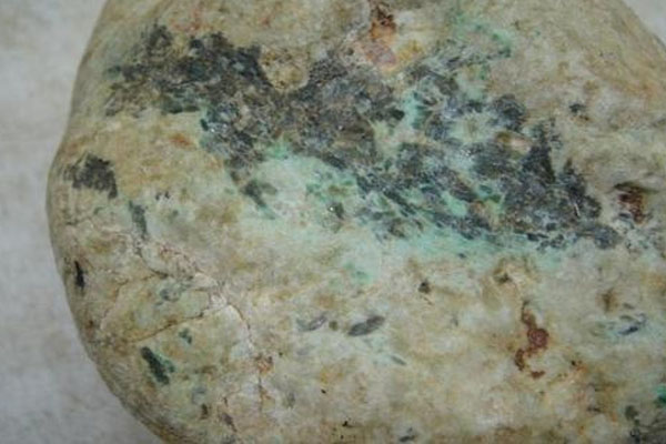 如何判断翡翠原石皮壳的种 翡翠原石种老和种嫩要怎么看