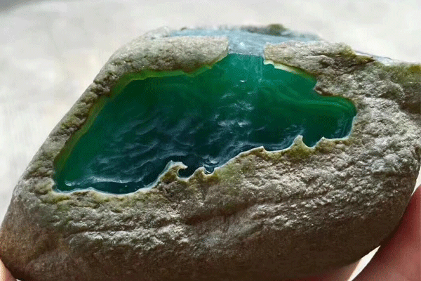 黄皮翡翠原石裂缝很多怎么办 裂纹多的翡翠原石怎么处理？