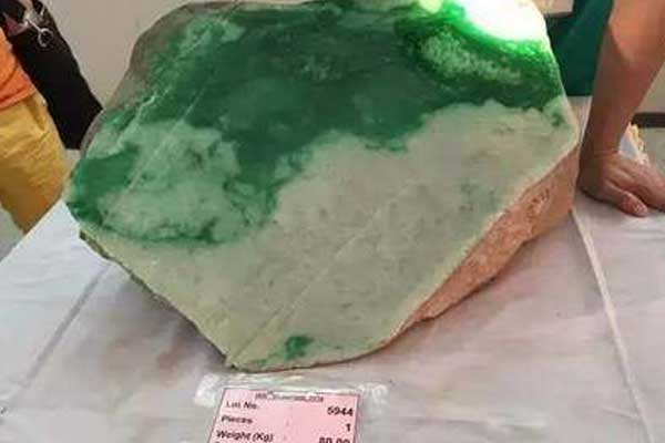 泰州翡翠原石今年价格 泰州翡翠原石多少钱一斤？