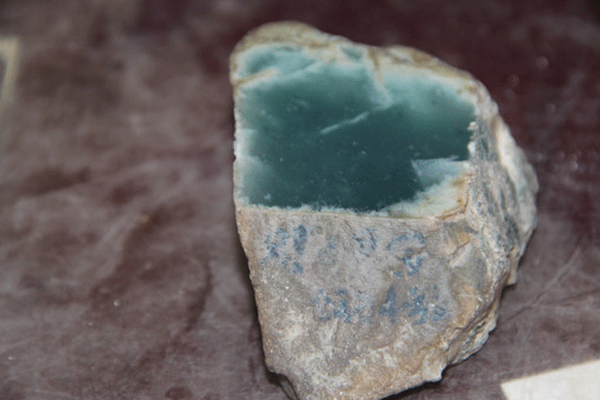 翡翠原石如何变种 翡翠原石变种的原因