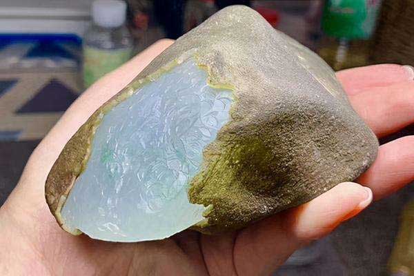 冰种翡翠原石最新价格 现在冰种翡翠原石多少钱