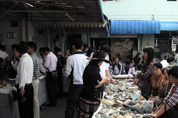  云南有卖玉石的市场吗 云南玉石市场分布在哪里