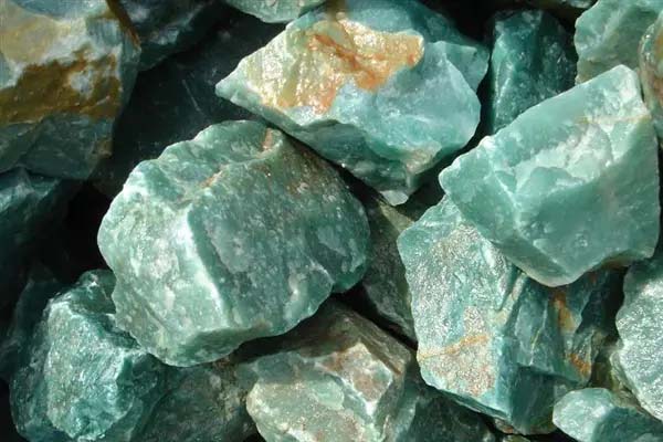 东陵石是金丝玉的一种玉石吗 东陵石和金丝玉的区别