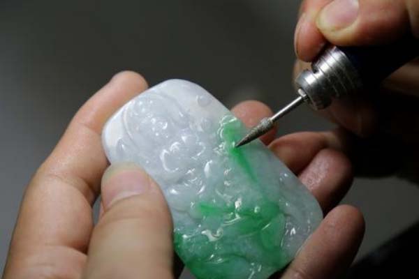 手电钻能用来雕刻玉石吗 玉石雕刻的过程