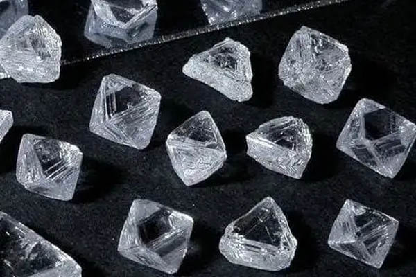 水晶属于玉石吗