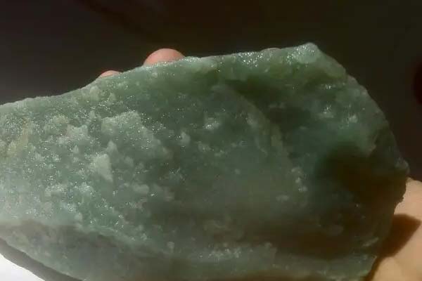 二氧化硅是玉石吗 玉石的成分是什么