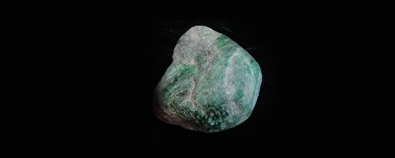 翡翠原石癣加绿是什么样的