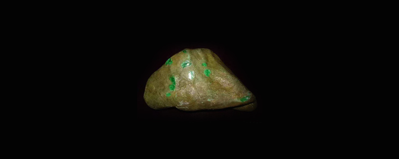翡翠原石的皮壳是怎么形成
