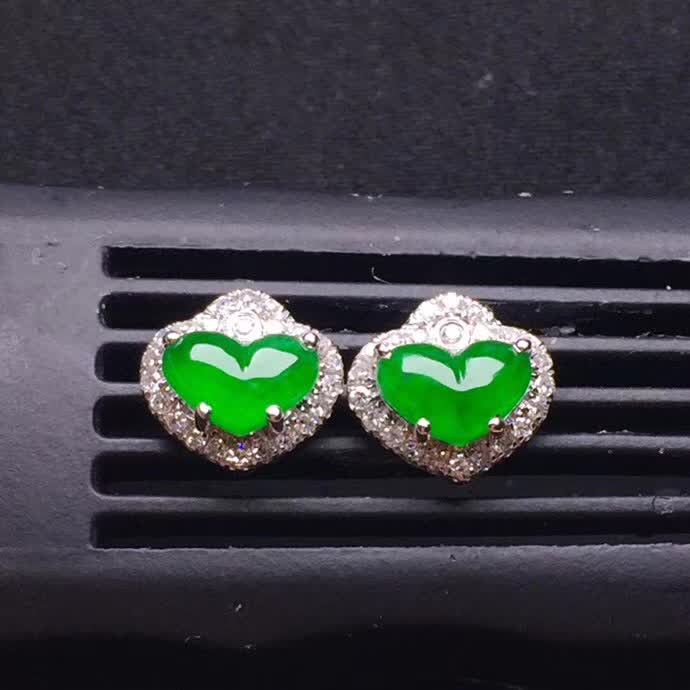 新品豪华绿色❤️耳钉18K金伴钻石镶嵌A货翡翠，种好色辣，时尚大方，完美无瑕����