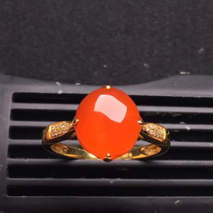 新品红翡蛋面戒指18K金伴钻石镶嵌A货翡翠，种好色辣，时尚大方，完美无瑕����