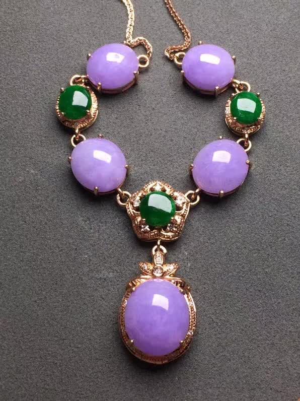 新品紫罗兰蛋面锁骨链18K金伴钻石镶嵌A货翡翠，种好色辣，时尚大方，完美无瑕����