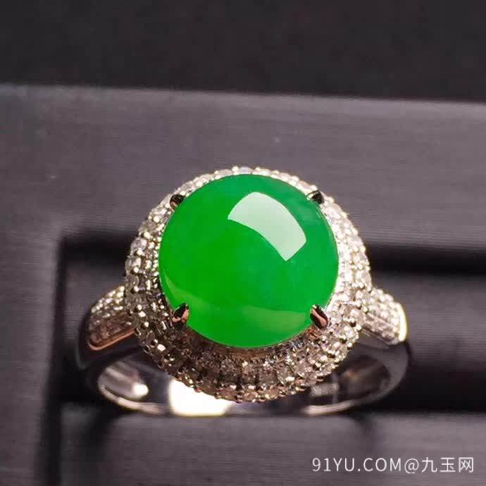 新品豪华绿色蛋面戒指18K金伴钻石镶嵌A货翡翠，种好色辣，时尚大方，完美无瑕����