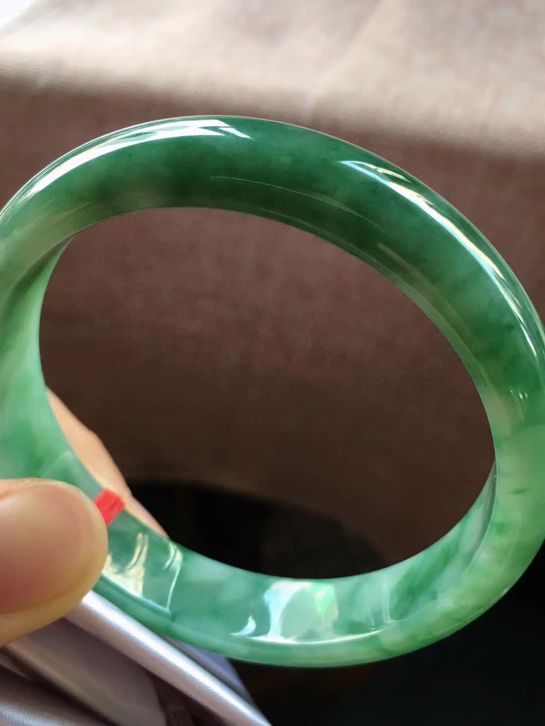冰油绿正圈翡翠手镯，完美，种老水足，尺寸59/12.6/7.5mm，结缘