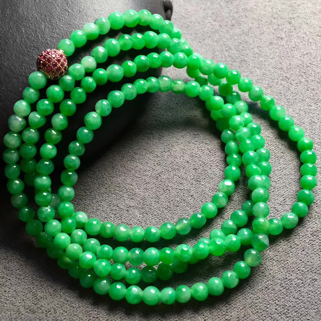 ❤️。冰种正阳绿珠珠项链手链两用，珠圆玉润，料子细腻，直径：3.5mm
