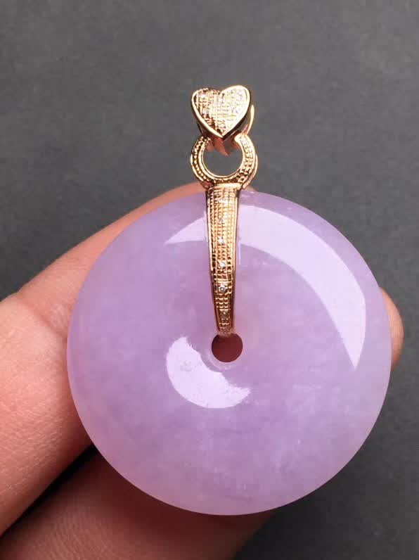 新品粉紫平安扣吊坠18K金伴钻石镶嵌A货翡翠，种好色辣，时尚大方，完美无瑕����
