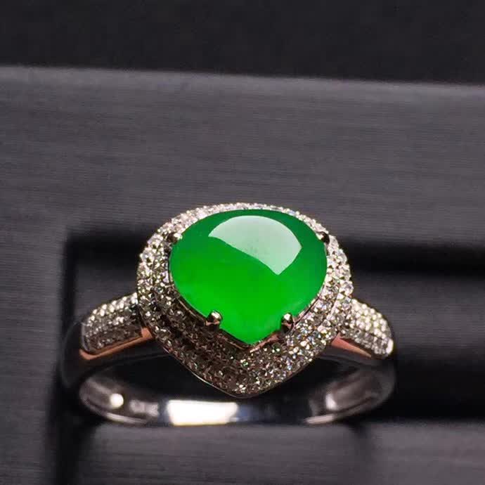 新品豪华绿色❤️戒指18K金伴钻石镶嵌A货翡翠，种好色辣，时尚大方，完美无瑕����
