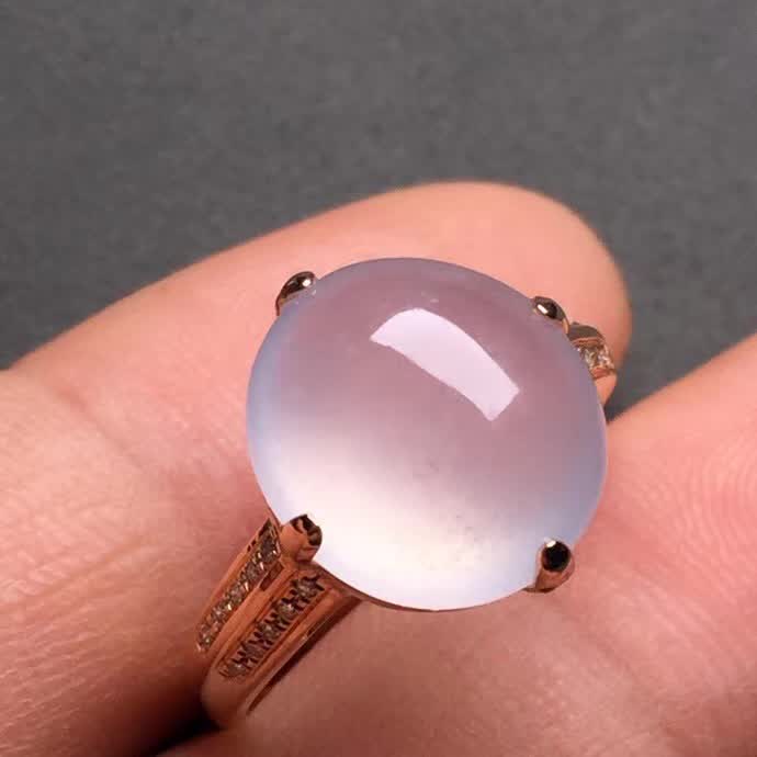 新品高冰蛋面戒指18K金伴钻石镶嵌A货翡翠，种好色辣，时尚大方，完美无瑕����