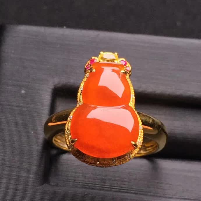 新品：红翡葫芦戒指18K金伴钻石镶嵌A货翡翠，种好色辣，时尚大方，完美无瑕����