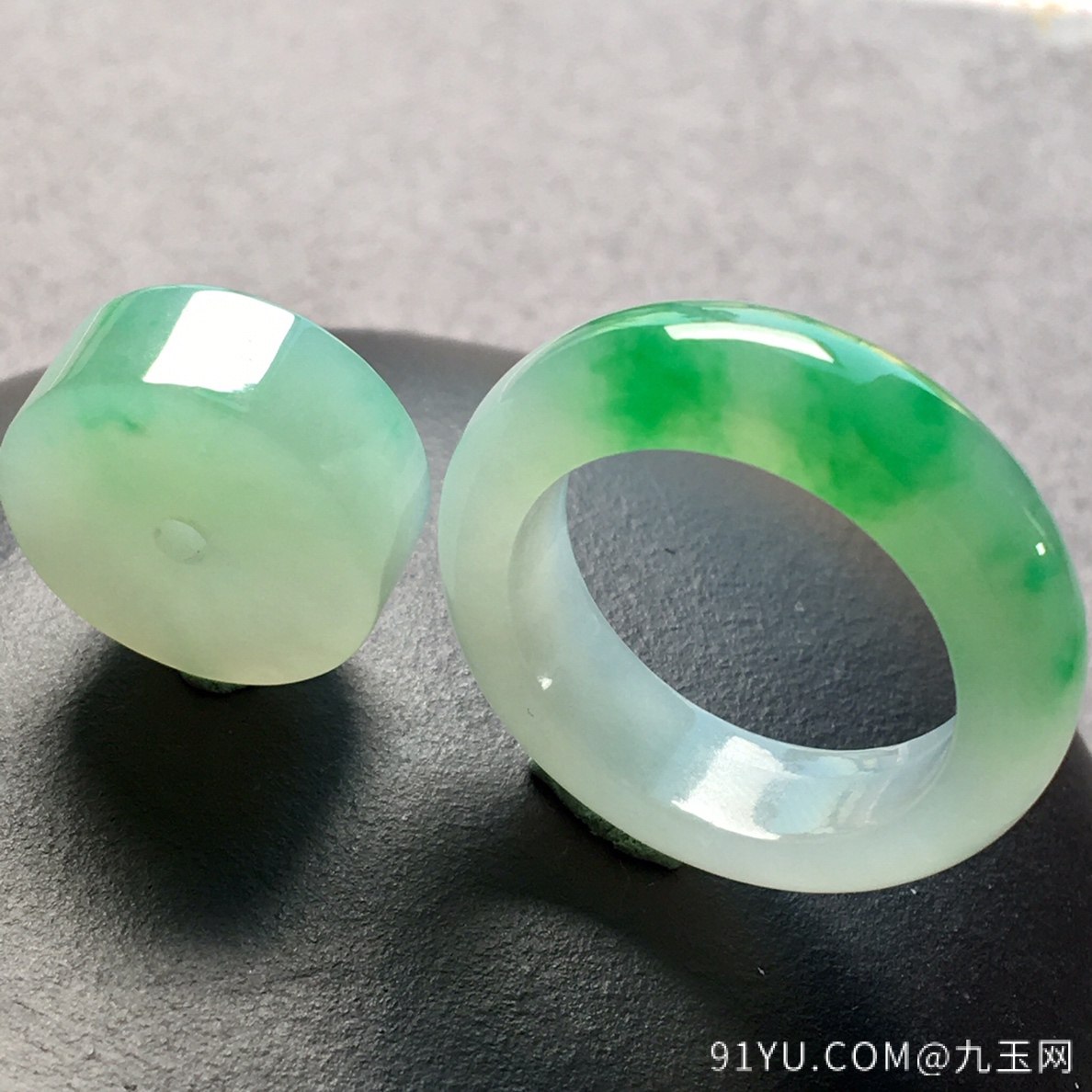 冰种飘绿平安扣指环套装，玉质细腻水润，超性价比，裸石：26.2-6.7mm。完美
