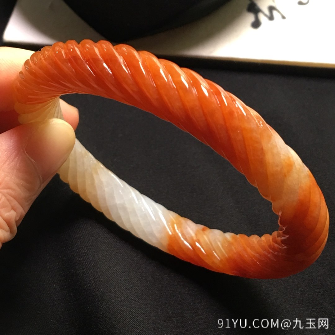 红翡麻花手镯、完美水润、圈口尺寸：57.6-10.5