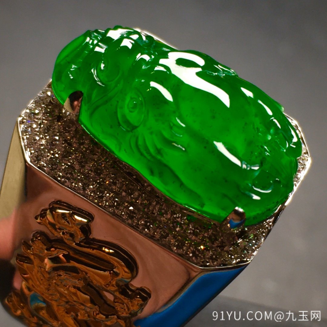 【霸气龙头戒指，冰正阳绿】水润通透，玉质细腻，冰绿冰透，完美无暇，18k金奢华钻石镶嵌