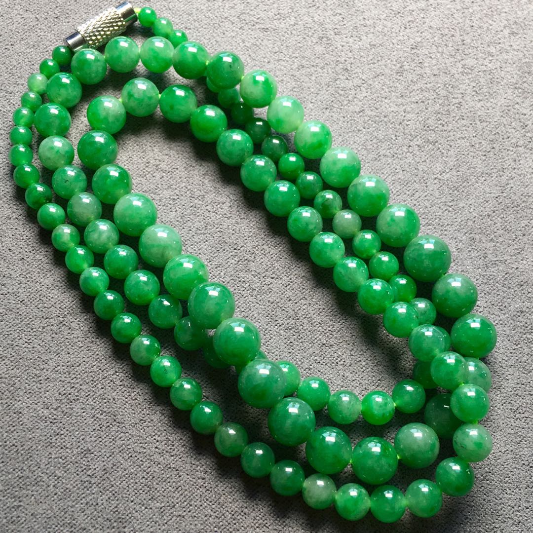 ❤。冰种阳绿大珠珠项链手链两用，色阳绿，珠圆玉润，很大气，直径：6.3-3.5mm