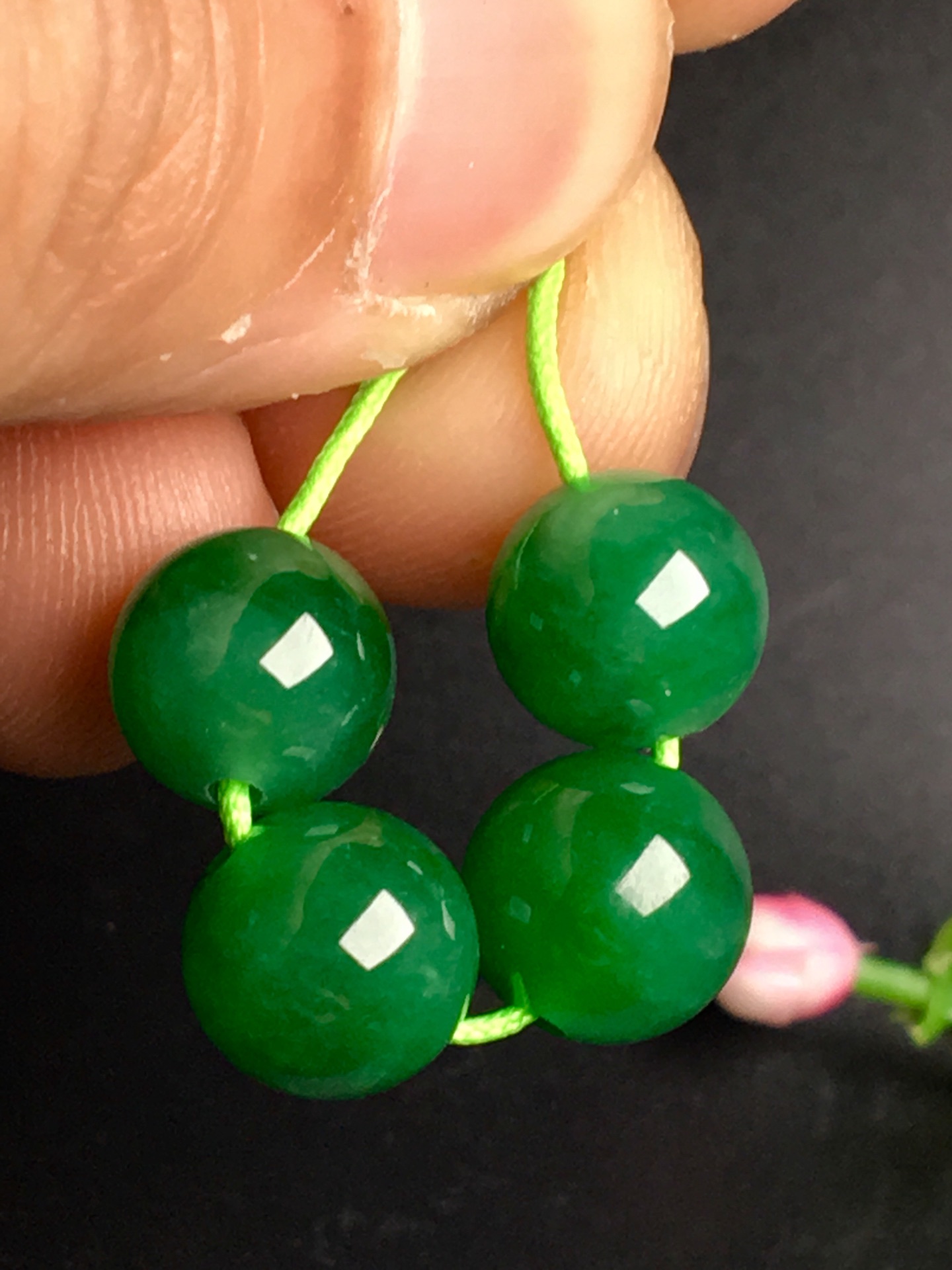 一手四个冰绿珠珠，色辣，裸石4颗尺寸9mm
